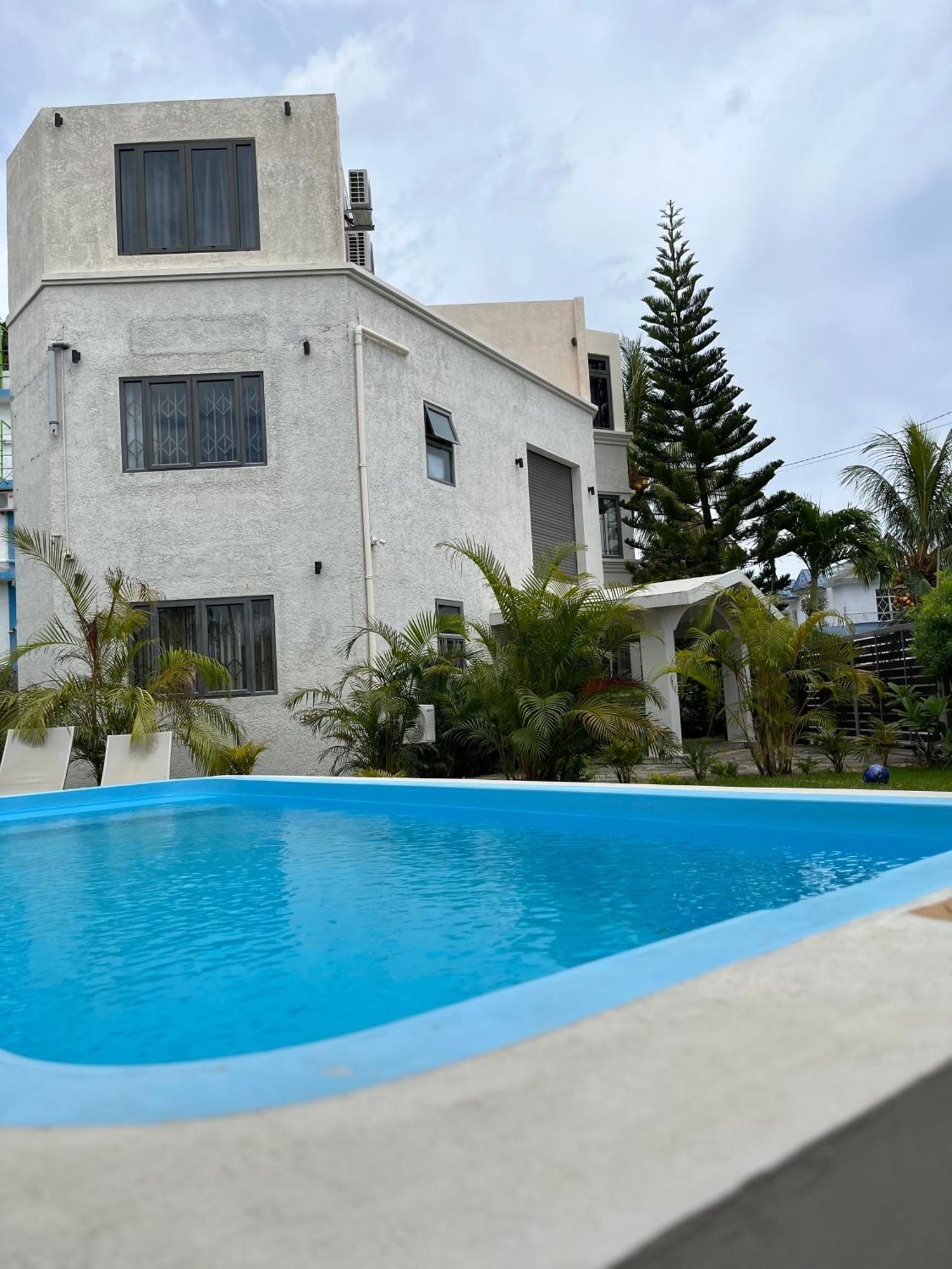 Cosy 2 Bedrooms Apts In Pereybere -Seasons Break Apartment Pereybere Beach Exterior foto