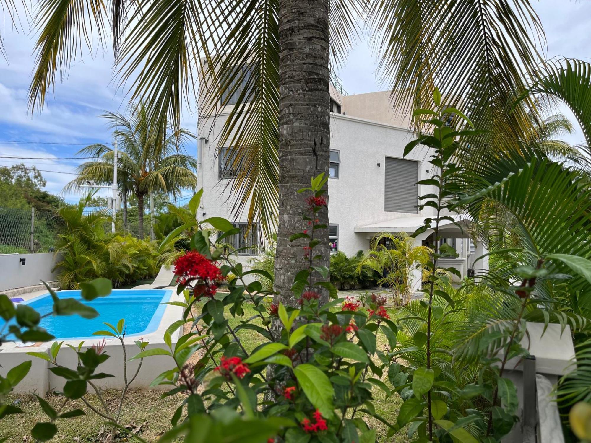 Cosy 2 Bedrooms Apts In Pereybere -Seasons Break Apartment Pereybere Beach Exterior foto