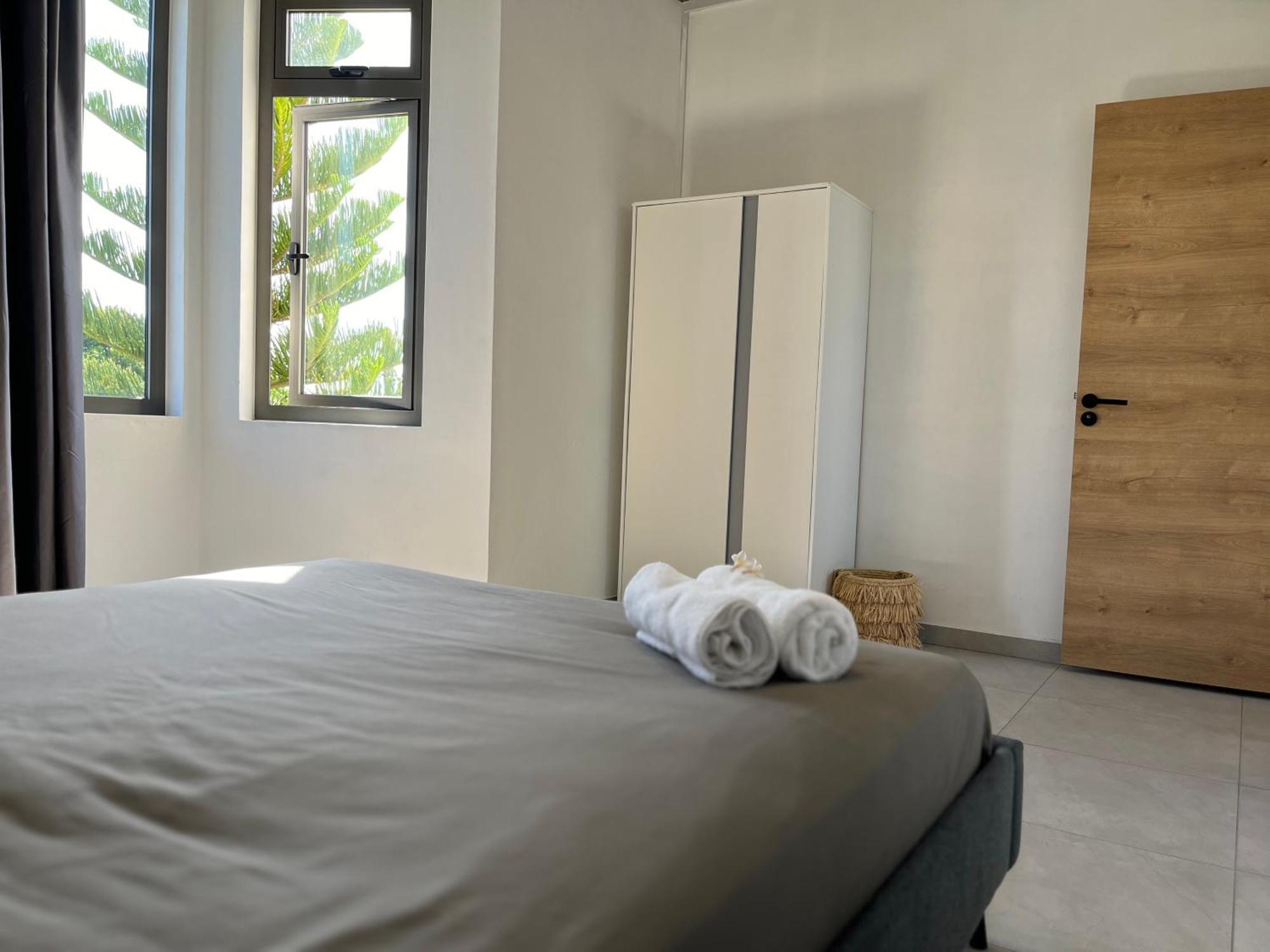 Cosy 2 Bedrooms Apts In Pereybere -Seasons Break Apartment Pereybere Beach Exterior foto