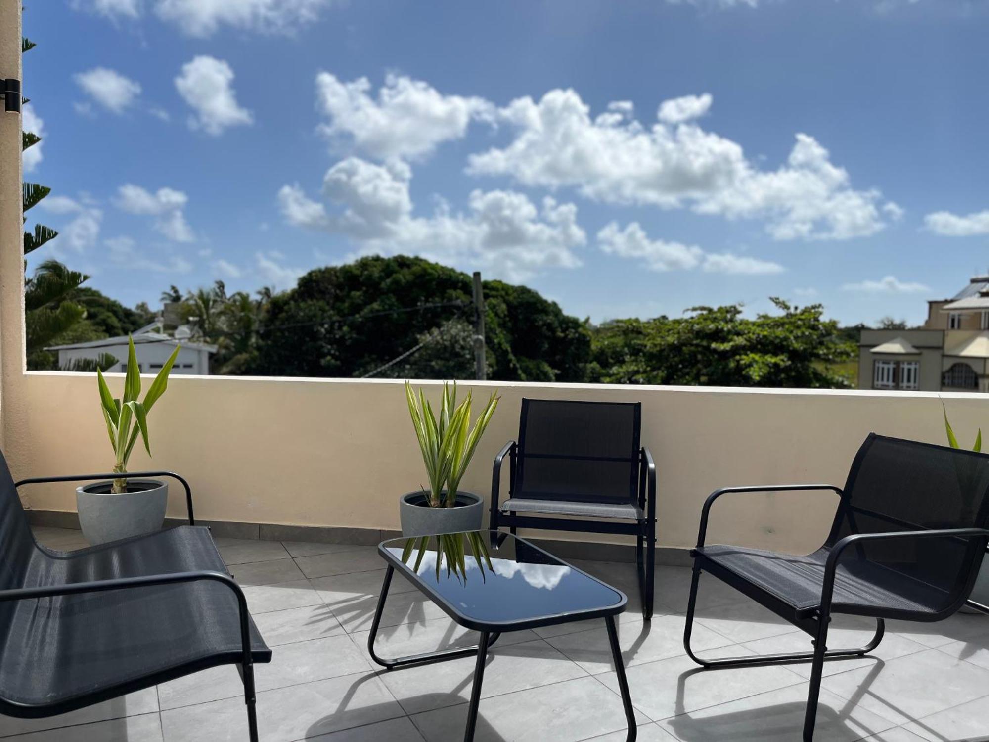 Cosy 2 Bedrooms Apts In Pereybere -Seasons Break Apartment Pereybere Beach Exterior foto