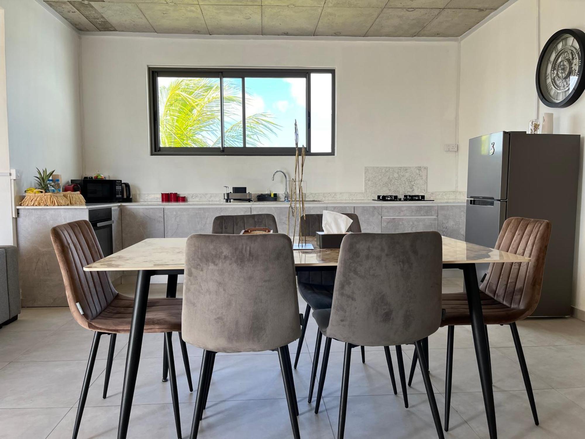 Cosy 2 Bedrooms Apts In Pereybere -Seasons Break Apartment Pereybere Beach Exterior foto